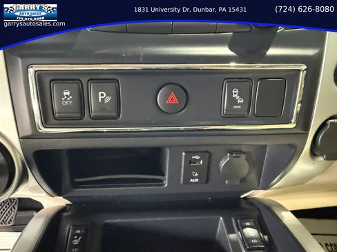 Used 2017 Nissan Titan SV AWD/4WD image 20