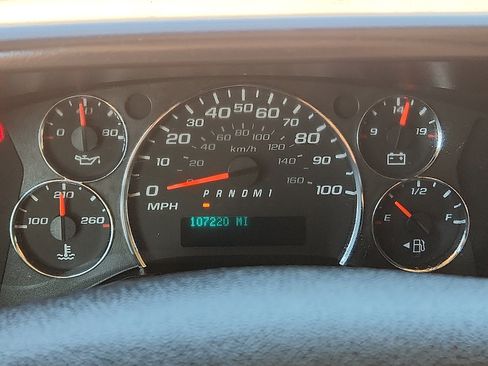 Used 2016 Chevrolet Express 2500 RWD image 18