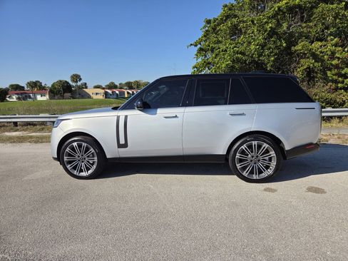 New 2025 Land Rover Range Rover SE image 7