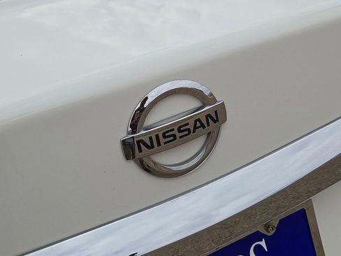 Used 2015 Nissan Altima 2.5 SV w/ Convenience Package image 12