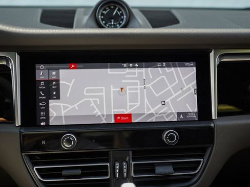 Used 2022 Porsche Macan w/ Premium Package Plus image 32