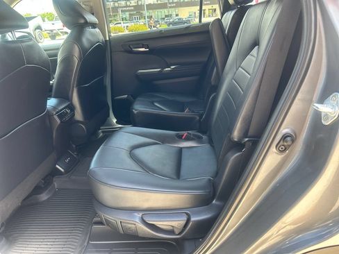 Certified 2025 Toyota Highlander XLE AWD/4WD image 25