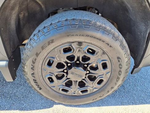 Used 2024 GMC Sierra 2500 AT4 w/ AT4 Preferred Package AWD/4WD image 9