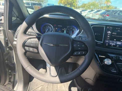 Used 2023 Chrysler Pacifica Touring-L w/ S Appearance Package image 18