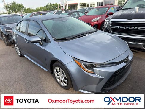 Used 2025 Toyota Corolla LE w/ Convenience Package FWD image 1