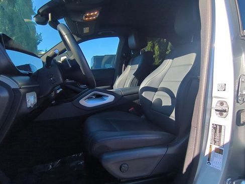 Used 2024 Mercedes-Benz GLE 450 4MATIC image 11