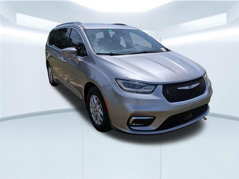 Used 2021 Chrysler Pacifica Touring-L image 4