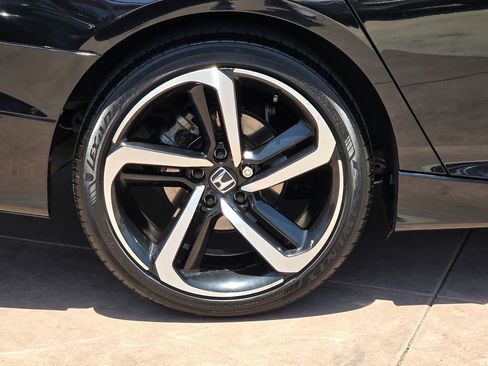 Used 2018 Honda Accord Sport image 12
