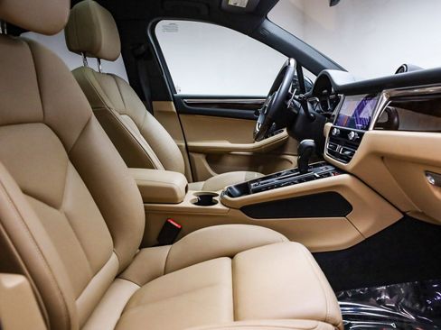 Certified 2025 Porsche Macan image 21