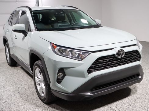 Used 2021 Toyota RAV4 XLE FWD image 5