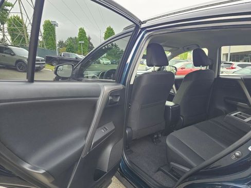 Used 2018 Toyota RAV4 LE w/ All Weather Liner Package AWD/4WD image 18