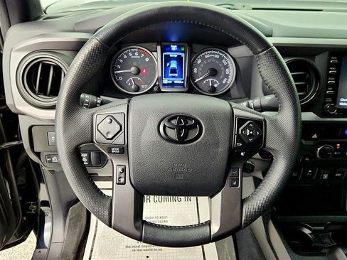 Used 2022 Toyota Tacoma TRD Sport w/ Technology Package image 12