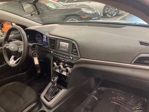Used 2019 Hyundai Elantra SE w/ Cargo Package FWD image 18