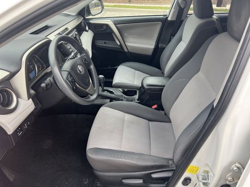 Used 2015 Toyota RAV4 LE image 10