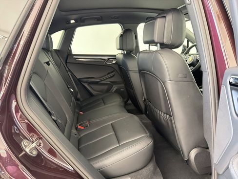 Used 2025 Porsche Macan AWD/4WD image 20