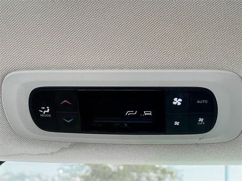 Used 2018 Chrysler Pacifica Touring-L image 24