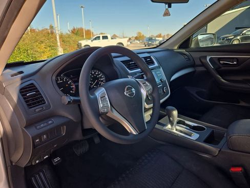 Used 2017 Nissan Altima 2.5 S w/ Power Driver Seat Package image 2