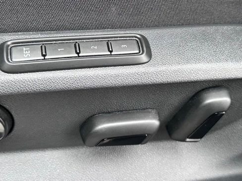 Used 2025 Volkswagen Atlas Cross Sport SEL R-Line image 19