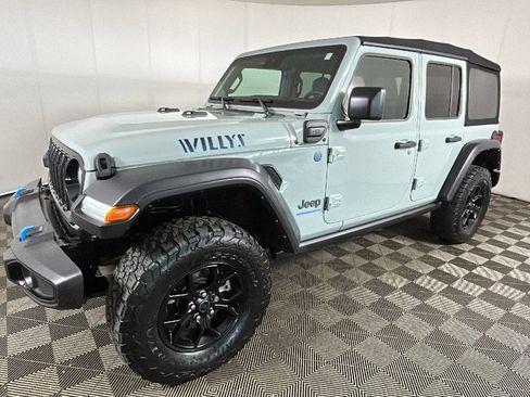 Used 2024 Jeep Wrangler Unlimited AWD/4WD image 8