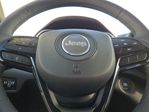 Used 2021 Jeep Cherokee Latitude Plus image 36