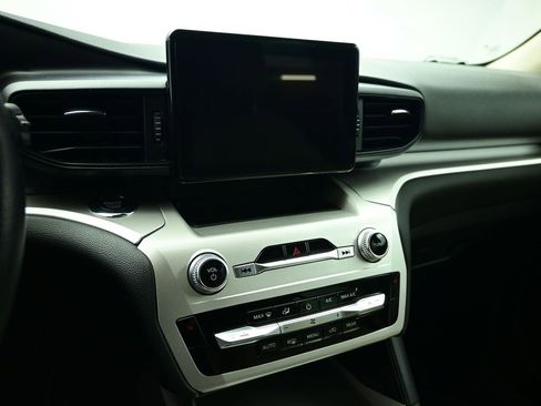 Used 2022 Ford Explorer XLT image 20