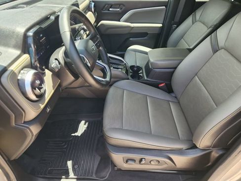 Used 2024 Chevrolet Colorado ZR2 w/ ZR2 Convenience Package III AWD/4WD image 13
