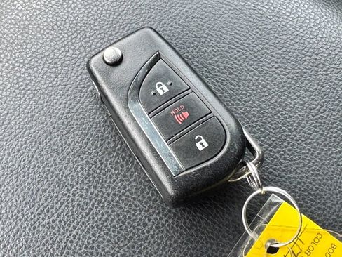 Used 2021 Toyota RAV4 LE AWD/4WD image 32
