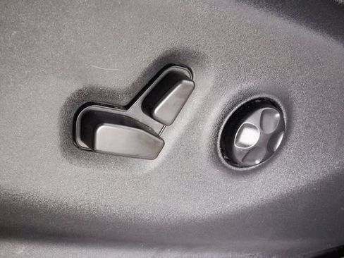 Used 2022 Chrysler Pacifica Touring-L AWD/4WD image 12