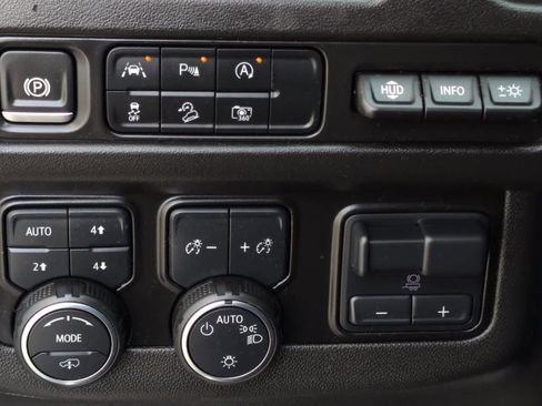 Used 2024 Chevrolet Tahoe High Country image 32