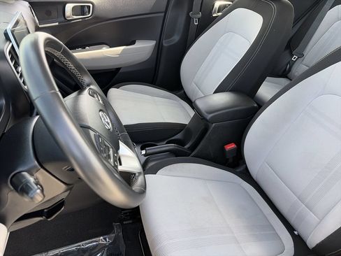 Used 2025 Hyundai Venue SEL FWD image 18