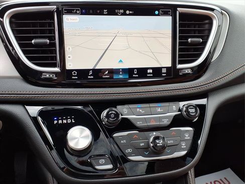 New 2026 Chrysler Pacifica Pinnacle image 21