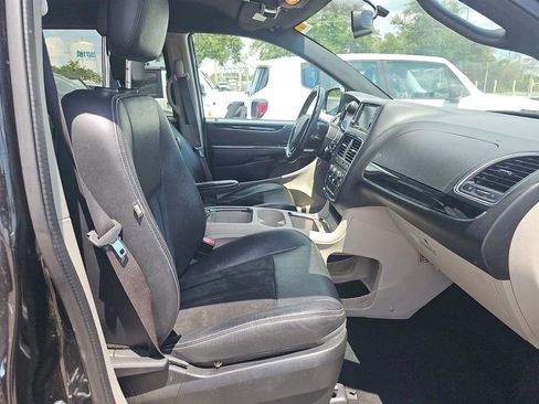 Used 2017 Dodge Grand Caravan SXT FWD image 14