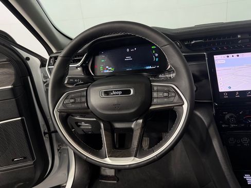 Used 2023 Jeep Grand Cherokee 4WD 4xe image 15