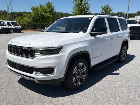 Used 2024 Jeep Wagoneer Series II w/ Flexible Seating Group RWD image 3