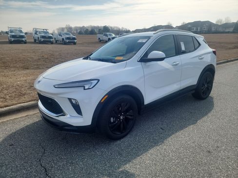 Used 2024 Buick Encore GX Sport Touring w/ Comfort Package image 5