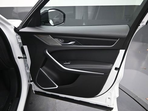 New 2026 Jaguar F-PACE R-Dynamic S image 9