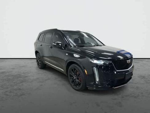 Used 2023 Cadillac XT6 Sport w/ Technology Package AWD/4WD image 6