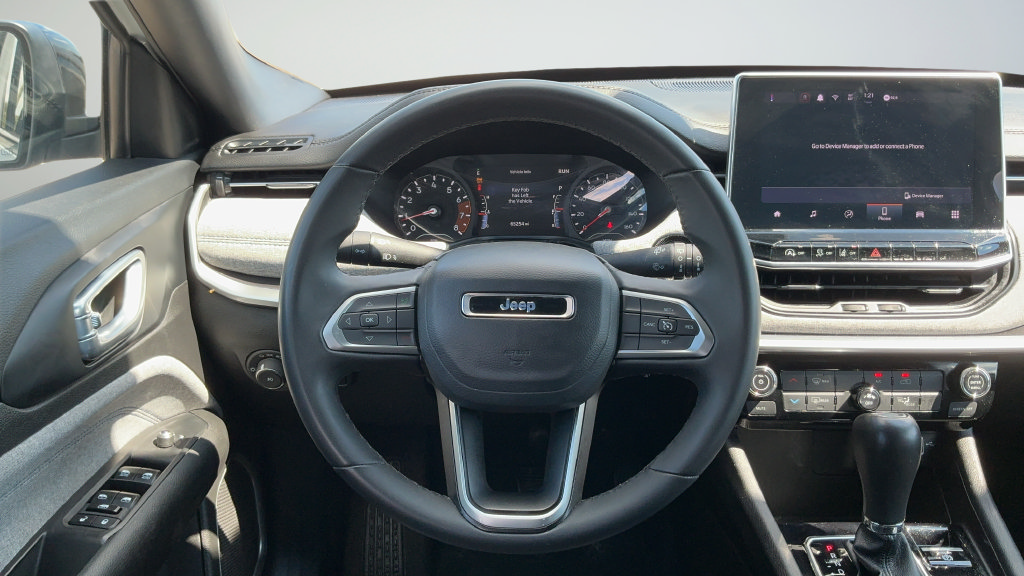 Used 2024 Jeep Compass Latitude AWD/4WD image 9