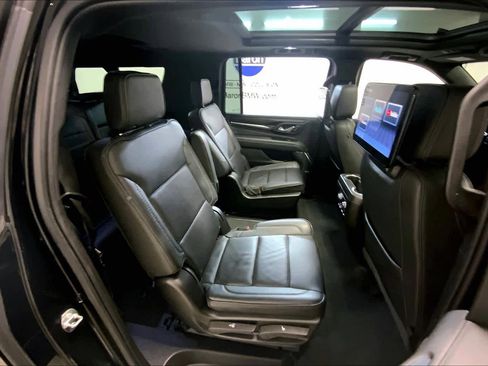 Used 2023 GMC Yukon XL Denali w/ Advanced Technology Package image 19