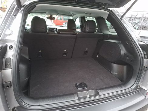 Used 2019 Jeep Cherokee Limited image 26