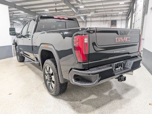Used 2025 GMC Sierra 3500 Denali w/ Denali Reserve Package image 5