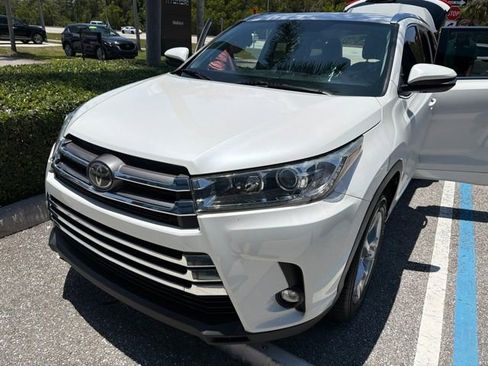Used 2019 Toyota Highlander Limited FWD image 7