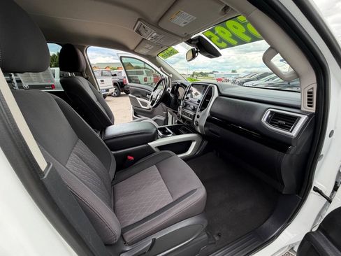 Used 2021 Nissan Titan SV w/ SV Convenience Package AWD/4WD image 11