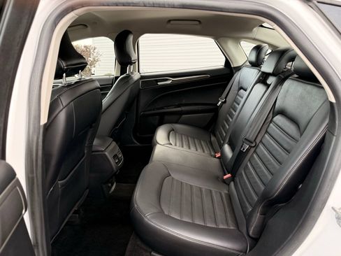 Used 2017 Ford Fusion SE w/ Equipment Group 602A FWD image 14
