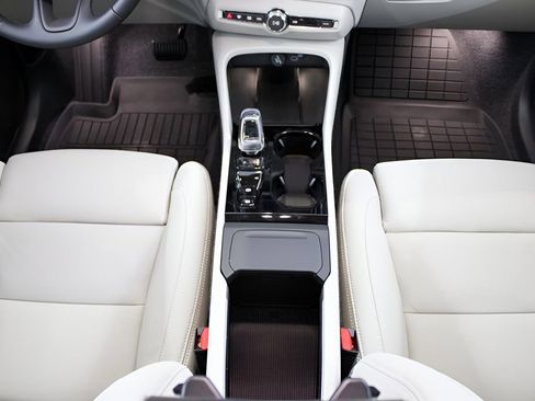 New 2026 Volvo XC40 B5 Plus w/ Protection Package Premier image 30