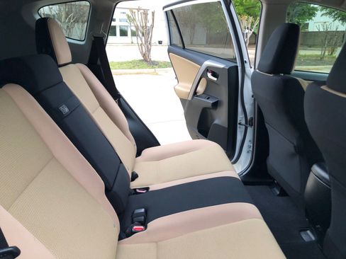 Used 2017 Toyota RAV4 XLE image 19