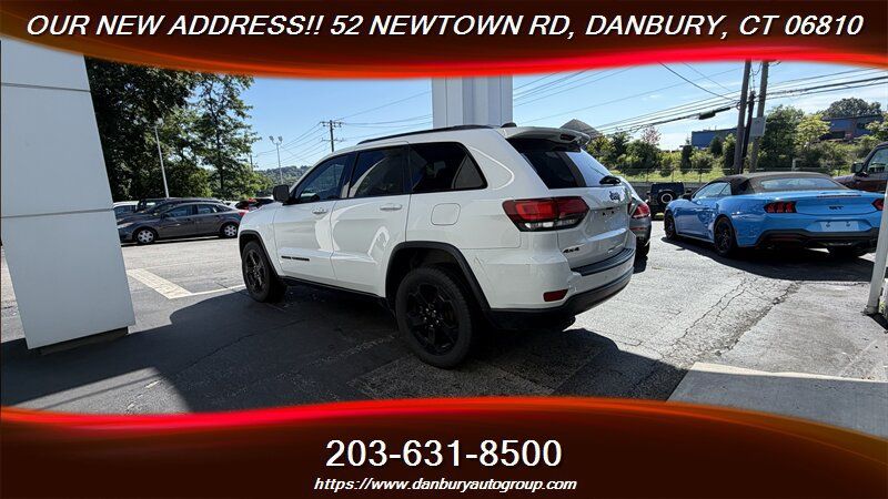Used 2019 Jeep Grand Cherokee Laredo AWD/4WD image 3