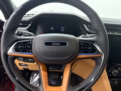 Used 2025 Jeep Grand Cherokee Summit AWD/4WD image 30