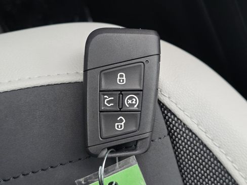 New 2026 Volkswagen Taos SE FWD image 27