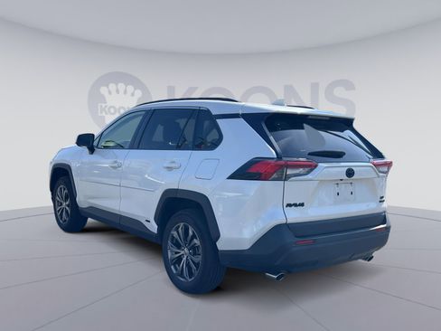 Used 2022 Toyota RAV4 XLE Premium image 4